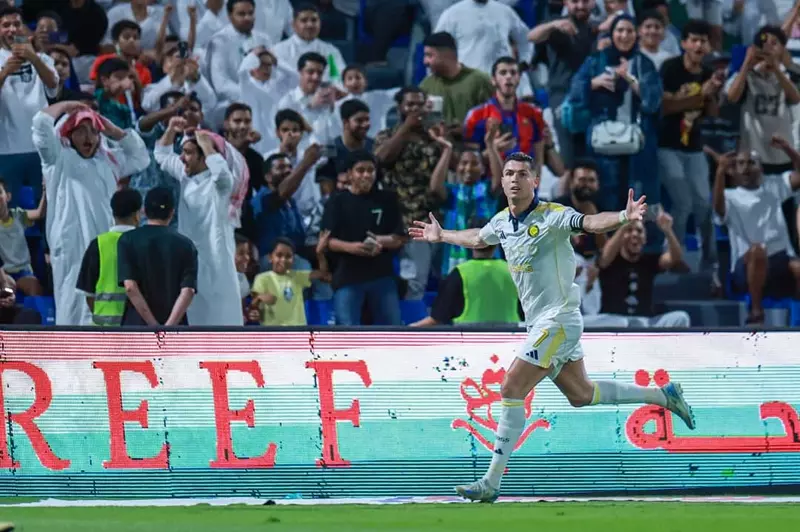 النصر السعودي يؤكد سعيه لتجديد عقد رونالدو وسط اهتمام من 30 ناديًا عالميًا