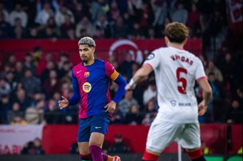 برشلونة يؤكد استمرارية أراوخو ويغلق باب الرحيل في الصيف المقبل