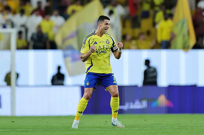 رونالدو يحقق الحذاء الذهبي للمرة الثانية في الدوري السعودي: إنجاز جديد للنجم البرتغالي