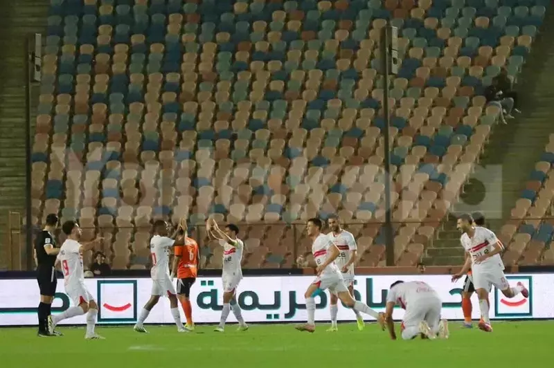 احتفال أسطوري بتوقيع صلاح ونهاية حلم غاب عن الأنظار: أبرز لقطات مباراة الزمالك وفاركو (صور)