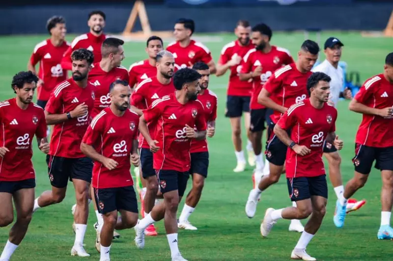 مواجهة عملاقة: ثنائي الأهلي يحقق التفوق على حارس بايرن ميونيخ في مباراة تاريخية (فيديو)